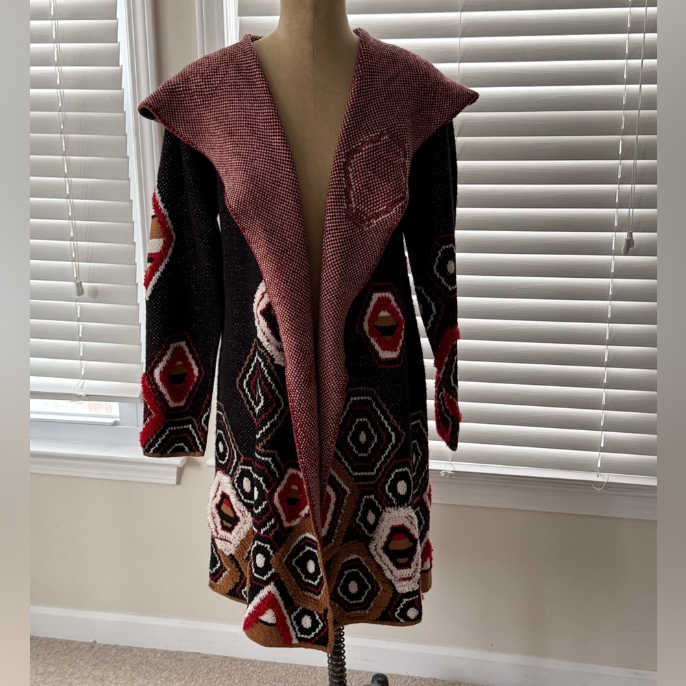 Tribal Patterned Hooded Cardigan - Black and Red - Picture 2 of 6